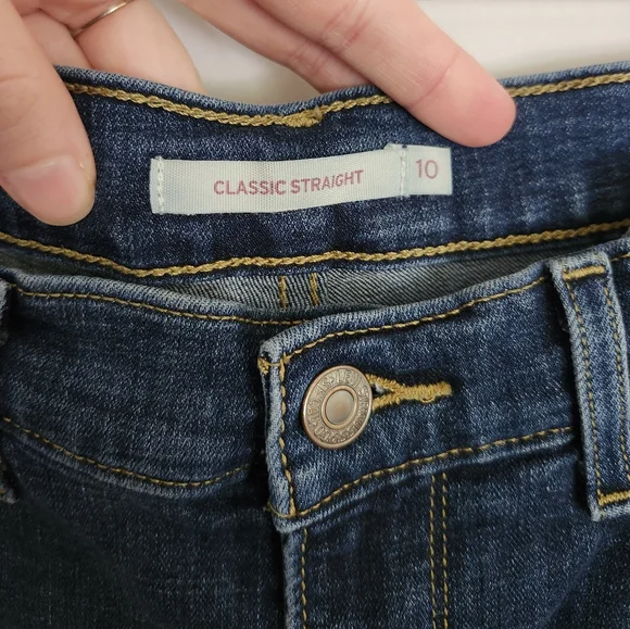 Levis Classic Straight Dark Wash size 10 - Picture 3 of 9